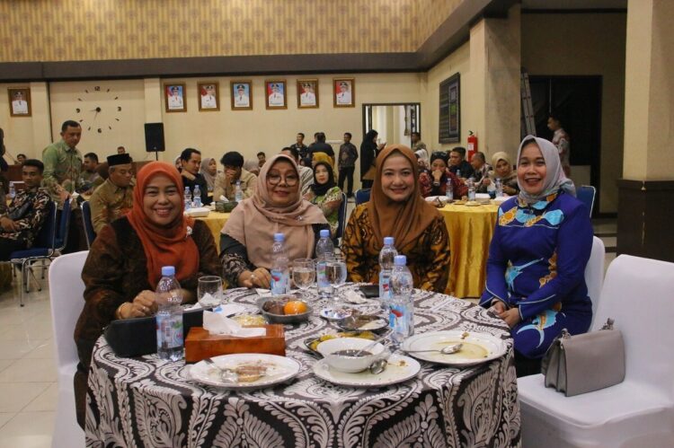 DPRD Payakumbuh Dukung Pemberantasan Narkoba 1 PERINGATAN HANI 2025— Wakil Ketua DPRD Kota Payakumbuh, Hj. Hurisna Jamhur, S.Pd., saat mengikuti acara HANI.