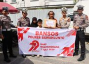 Rangkaian HUT Bhayangkara ke-79, Satlantas Salurkan Bantuan Sembako