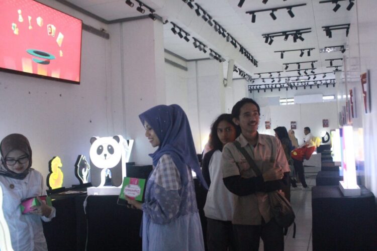 Mahasiswa DKV ISI Tampilkan Pameran “Replay” 1 Tampilkan Karya Kreatif dan Inovatif