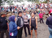 Seorang Pria Hilang Tenggelam di Pantai Padang, Pakaiannya Tertinggal di Batu Grib