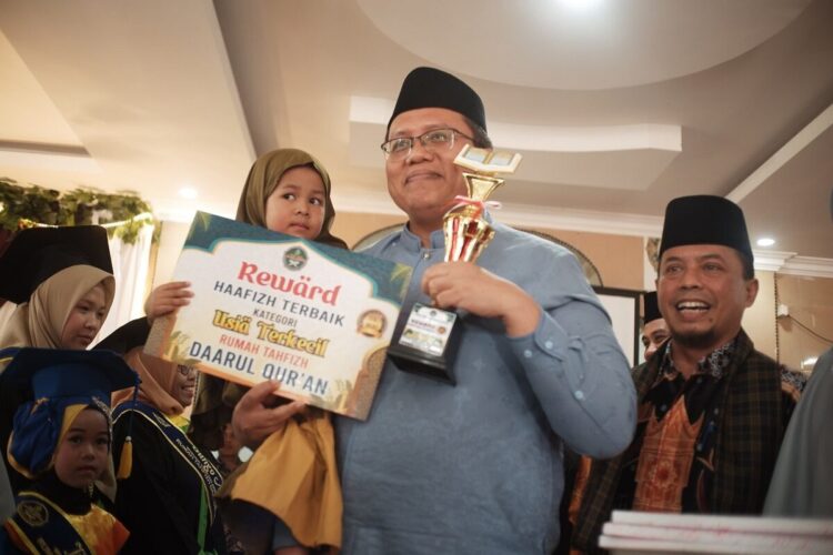 Wabup Tanah Datar Hadiri Khatam dan Wakaf Hafizh 1 Wabup Hadiri Khatam dan Wakaf Hafizh