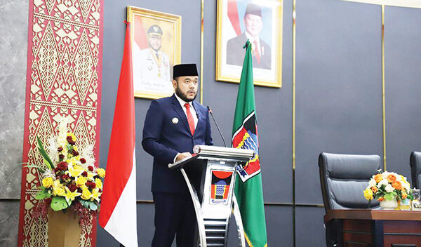 Dugaan Penolakan Pasien Berujung Meninggal Dunia, Wako Nonaktifkan Dirut RSUD Rasidin 1 NONAKTIFKAN PEJABAT RSUD— Wali Kota Padang Fadly Amran, secara resmi menonaktifkan sejumlah pejabat di lingkungan RSUD Rasidin pada Senin (2/6). Hal itu disampaikan wako saat sidang paripurna di DPRD Padang.