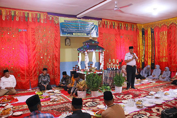 Khatam Bukan Akhir Membaca Al Quran 1 SAMBUTAN—Wawako Elzadaswarman memberikan sambutan pada perayaan Khatam Al-Qur’an ke-18 Taman Pendidikan Al-Qur’an (TPQ) dan Taman Pendidikan Seni Al-Qur’an (TPSQ) Surau Malayu, Kelurahan Padang Karambia, Kecamatan Payakumbuh Selatan, Kota Payakumbuh.