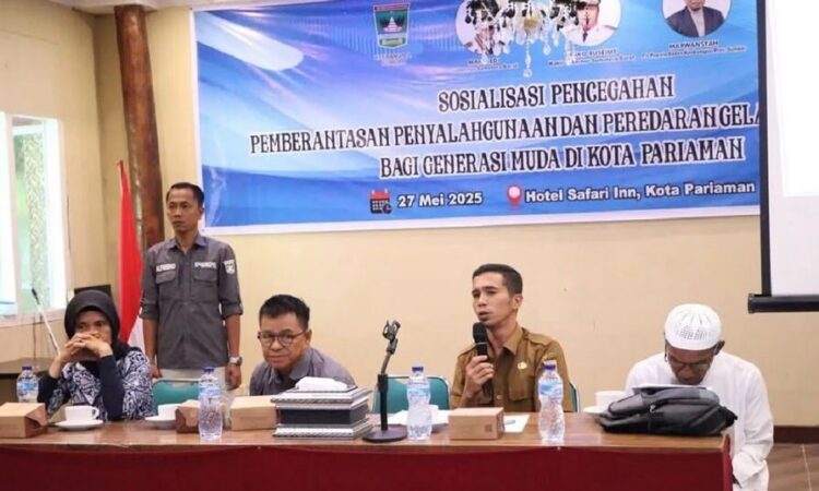 Hanya Sediakan Ongkos, Pemko Fasilitasi Korban Narkoba Rehabilitasi Gratis di Bogor 1 NARASUMBER—Kepala Kantor Kesatuan Bangsa dan Politik (Kesbangpol) Kota Pariaman, Ferry Ferdian (dua kanan) menjadi narasumber pada Sosialisasi Pencegahan, Pemberantasan, Penyalahgunaan, dan Peredaran Gelap Narkoba (P4GN).