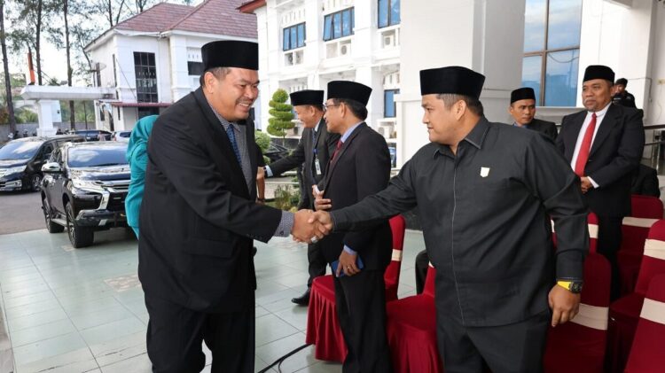 Peringati Hari Lahir Pancasila 2025, Generasi Muda Diminta Terapkan Nilai Luhur Pancasila 1 HARLAH PANCASILA— Wali Kota Pariaman Yota Balad usai pimpin upacara peringatan Hari Lahir Pancasila tahun 2025 di Balaikota Pariaman, Senin (2/6).