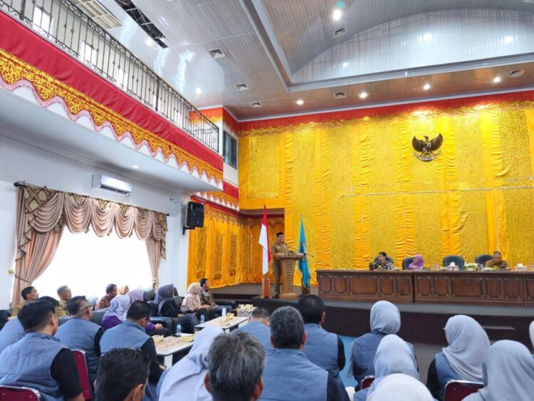 Pemkab Ikuti Verifikasi Lapangan Hybrid Evaluasi Kabupaten Layak Anak 2025 1 ebanyak 40 peserta pelatihan didampingi 15 orang widyaiswara dan panitia disambut langsung Pemkab Pasbar di Aula kantor Bupati pada Selasa