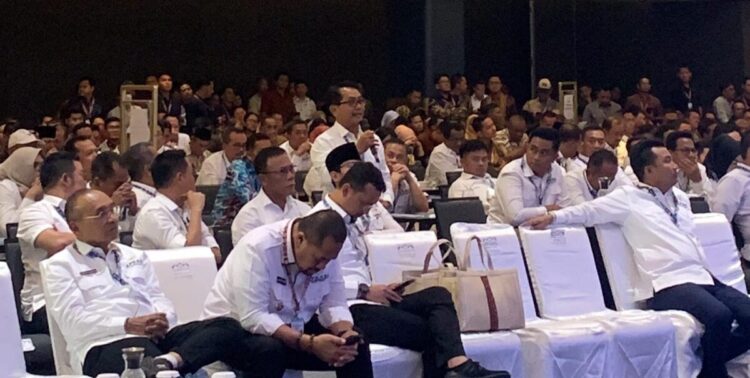 Bupati Padangpariaman John Kenedy Azis, Optimis Kepimpinan Bursah Zanubi, Apkasi Lebih Kuat 1 MUNAS APKASI—Bupati Padangpariaman, John Kenedy Azis saat acara Munas Asosiasi Pemerintah Kabupaten Seluruh Indonesia (Apkasi) di Minahasa Utara, Sulawesi Utara.