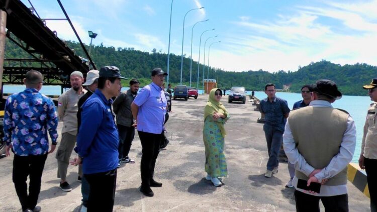 Bahas Pembangunan Pelabuhan Teluk Tapang, Kanwil DJPb Sumbar Audiensi dengan Pemkab Pasbar 1 KUNJUNGAN KERJA— Jajaran Pemkab Pasaman Barat yang dipimpin Wakil Bupati, M.Ihpan menyambut kedatangan rombongan Kanwil DJPb Sumbar pada Kamis (12/6).
