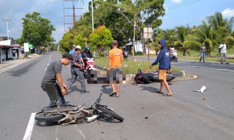 Rampas Tas hingga Tewaskan Pemotor, Penjambret Meninggal di RS Bhayangkara usai Dihajar Massa 1 JAMBRET— Pelaku jambret ditangkap warga
di kawasan Bypass Pariaman lalu dihajar
massa hingga meninggal.