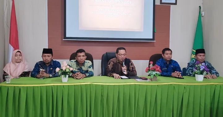 Kemenag Resmi Buka Orientasi CPNS, Dedi Wandra: Penting untuk Pemahaman Tugas dan Fungsi sebagai ASN 1 BUKA—Kakankemenag Sawahlunto Dedi Wandra berikan sambutan saat pembukaan kegiatan kemarin.