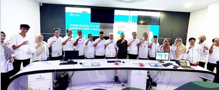 Progul Padang Panjang Barcode dan Lapor Warga Diluncurkan 1 LAUNCHING PROGUL— Wakil Wali Kota Padangpanjang Allex Saputra meluncurkan Program Unggulan (Progul) Padang Panjang Barcode (Building Application for Responsive Community and Digital Ecosystem) dan Lapor Warga, Rabu (11/6).