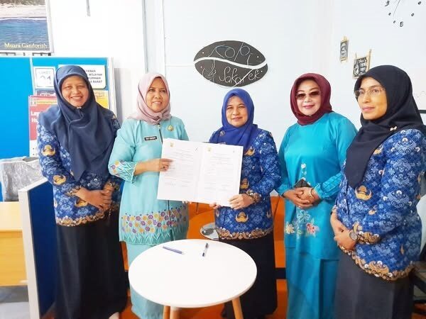 Layanan BBPOM Hadir di MPP Kota Pariaman, Tahap Awal Layanan Dibuka 2 Kali Sebulan 1 BBPOM DI MPP— Pelaksana Tugas (Plt) Kepala BBPOM di Padang, Dra. Hilda Murni, Apt, M.M. dan Kepala DPMPTSP & Naker Kota Pariaman, Gusniyeti Zaunit menghadiri soft launching di MPP Kota Pariaman.