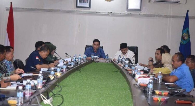 Riyanda Putra, Pimpin Rapat Forkopimda, Bahas Pencegahan Premanisme dan Penyalahgunaan Narkoba 1 PIMPIN—Wali Kota Sawahlunto, Riyanda Putra, memimpin rapat koordinasi bersama Forum Komunikasi Pimpinan Daerah (Forkopimda) untuk membahas langkah-langkah pencegahan dan penindakan terhadap potensi premanisme.