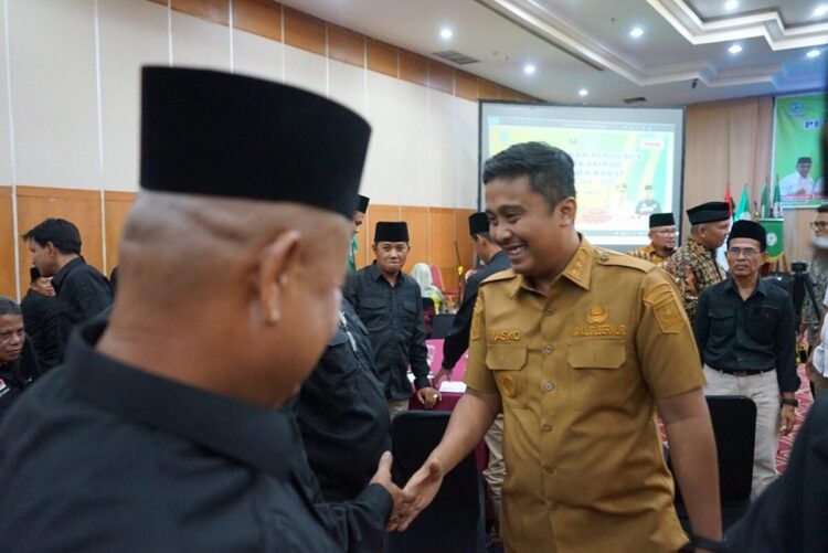 Dorong Regulasi Harga yang Lebih Adil, Wagub Vasko Tegaskan Komitmen Membela Petani Sawit 1 PENGUKUHAN PENGURUS— Wakil Gubernur Vasko Ruseimy, menghadiri pengukuhan pengurus DPW Asosiasi Petani Kelapa Sawit Indonesia (Apkasindo) periode 2024–2029 di Padang, Selasa (10/6).