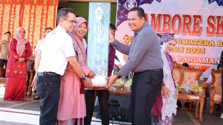 Wali Kota Pariaman Yota Balad, Pendidikan Pilar Utama dalam Membangun Peradaban Bangsa 1 JAMBORE SKB— Wali Kota Pariaman Yota Balad membuka jambore Sanggar Kegiatan Belajar (SKB) tahun 2025 se Provinsi Sumatera Barat di Panggung Utama Pantai Gandoriah, Kota Pariaman.
