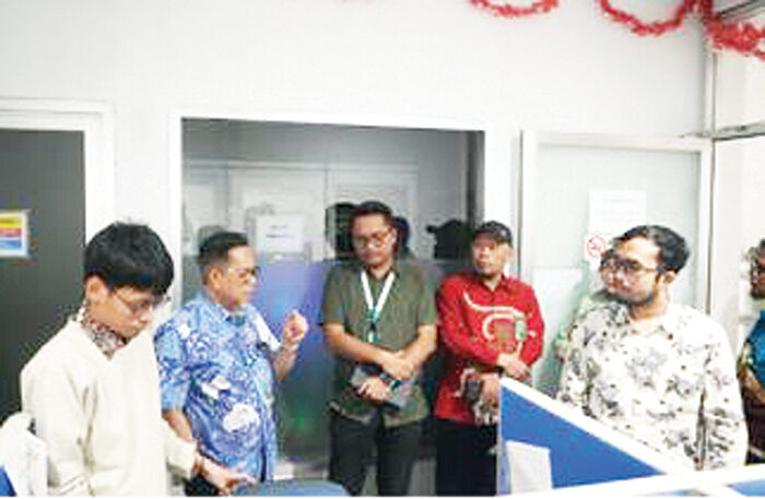 Pastikan Pelayanan Optimal, Direksi RSUP Dr. M. Djamil Gelar Telusur Rutin 1 TELUSUR PELAYANAN— Jajaran direksi RSUP Dr. M. Djamil melaksanakan kegiatan telusur rutin ke berbagai unit pelayanan, Selasa (8/7).