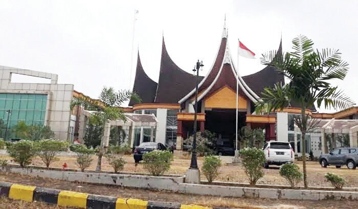 Ironi Efisiensi di Dharmasraya, Ketika Jalan Berlubang dan Jembatan Darurat Berhadapan dengan Mobil Dinas Baru 1 ILUSTRASI— Gedung DPRD Kabupaten Dharmasraya.