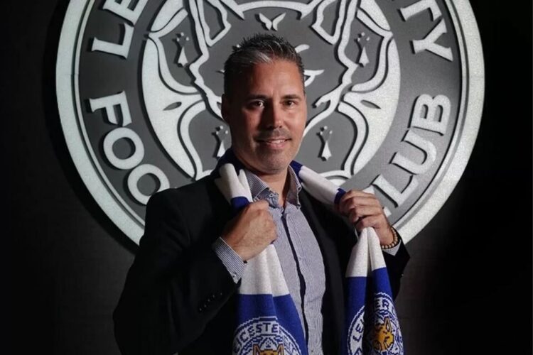 Gantikan Ruud van Nistelrooy, Marti Cifuentes Resmi jadi PelatihBaruLeicesterCity 1 PELATIH ANYAR— Marti Cifuentes ditunjuk sebagai pelatih anyar Leicester City menggantikan Ruud van Nistelrooy.