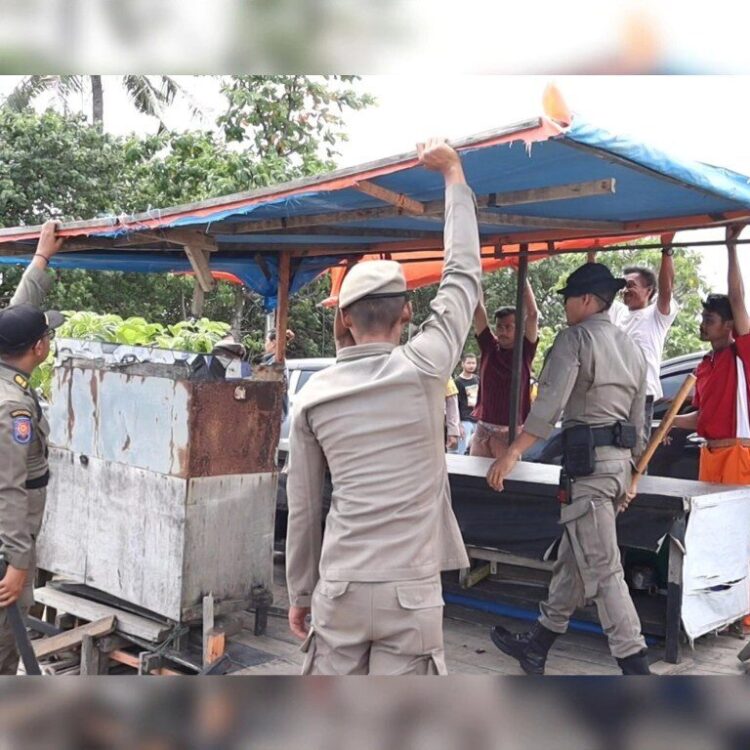 Langgar Aturan, 3 Bangli Dibongkar di Belakang Hotel Pangeran 1 1 57