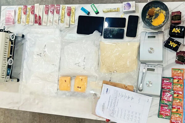 Komisi III DPR Ingatkan BNN, Rehabilitasi Penyalahgunaan Narkoba Hak bagi Semua Kalangan, Tak cuma Selebritas 1 ILUSTRASI— Sejumlah barang bukti yang disita dari penggerebekan laboratorium gelap narkotika atau clandestine lab oleh Satuan Reserse Narkoba Polres Metro Jakarta Barat.