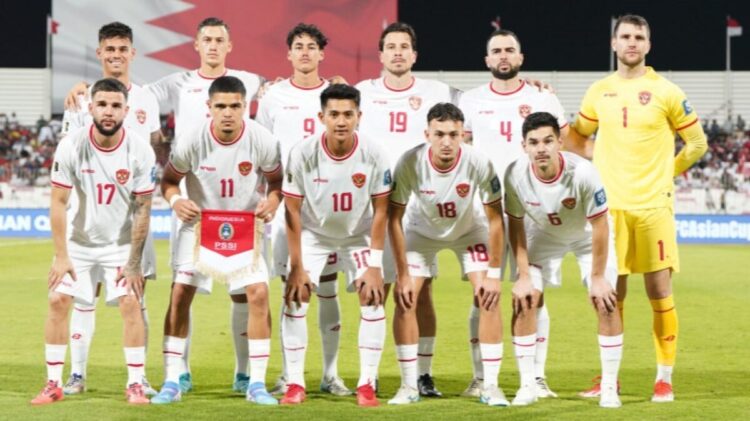 Putaran Keempat Kualifikasi Piala Dunia 2026, Timnas Indonesia Masuk Grup B Bersama Arab Saudi dan Irak 1 SKUAD TIMNAS— Timnas Indonesia resmi tergabung dalam Grup B putaran keempat Kualifikasi Piala Dunia 2026 zona Asia. Dalam drawing resmi AFC, skuad Garuda akan bersaing melawan dua raksasa Asia, yakni Arab Saudi dan Irak.