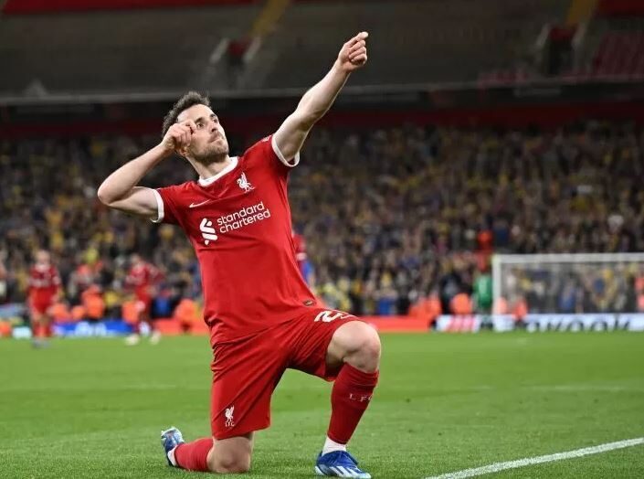 Sepak Bola Berduka, Bintang Liverpool Diogo Jota Meninggal Tragis Kecelakaan di Spanyol 1 BERITA DUKA— Striker Liverpool, Diogo Jota merayakan setelah mencetak gol. Pemain Timnas Portugas tersebut meninggal dunia Kamis (3/7) sekita pukul 06.30 WIB, usai mengalami kecelakaan tragis di Spanyol.