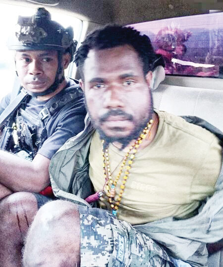Serang Polisi di Jayawijaya Papua Pegunungan, Satgas Operasi Damai Cartenz Tangkap Anggota KKB Roberth Wenda 1 DITANGKAP— Anggota KKB Roberth Wenda ditangkap oleh Satgas Operasi Damai Cartenz.