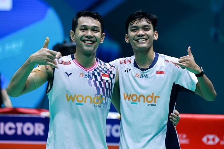 Bekuk Jagoan Malaysia, Duet Coba-Coba Fajar/Fikri Sukses Sabet Gelar China Open 2025 1 KEJUTAN— Kejutan besar datang dari wakil Indonesia di China Open 2025. Pasangan coba-coba dari sektor ganda putra, Fajar Alfian/Muhammad Shohibul Fikri secara luar biasa sukses keluar sebagai juara dalam turnamen BWF World Tour Super 1000 tersebut.