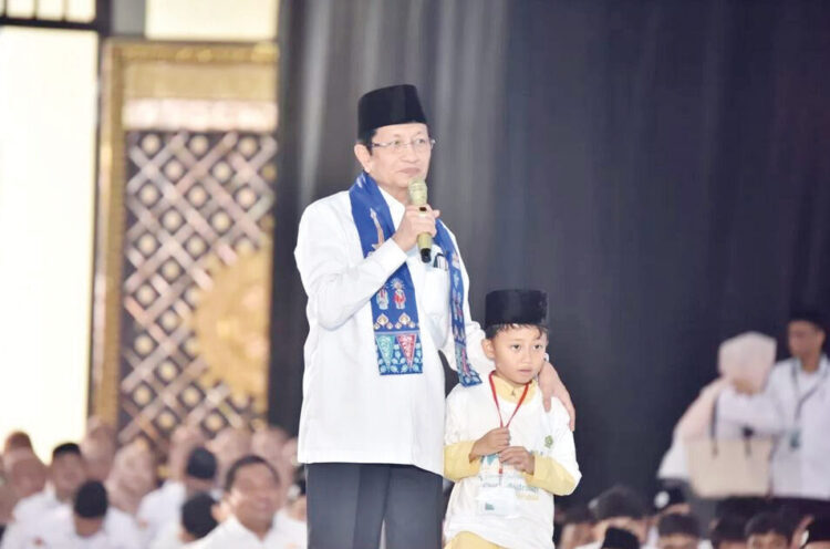 Usai Haji Dikelola BPH, Kemenag Fokus ke Pendidikan dan Pesantren 1 MENYAPA— Menteri Agama (Menag) Nasaruddin Umar menyapa siswa baru Masa Taaruf Siswa Madrasah (Matsama) 2025 di MAN 4 Jakarta (14/7).