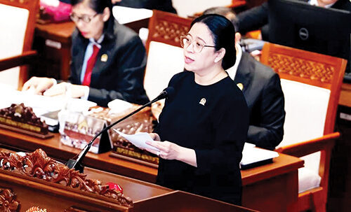 DPR Bentuk Tim Supervisi Kawal Penulisan Ulang Sejarah, Puan Maharani: Harus Berbasis Fakta 1 MASA PERSIDANGAN— Ketua DPR RI, Puan Maharani, membuka Masa Persidangan IV Tahun Sidang 2024-2025 di Gedung Nusantara, Kompleks Parlemen, Senayan, Jakarta, Selasa (24/6).