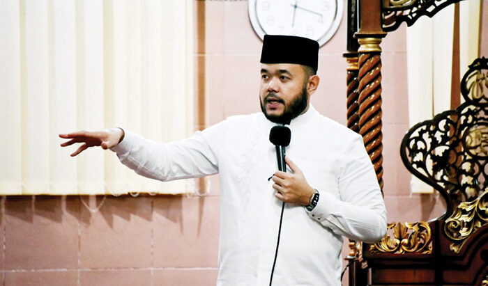 Berusia 356 Tahun, Saatnya Kota Padang Mendunia 1 HADIRI SUBUH MUBARAKAH— Wali Kota Padang Fadly Amran menyampaikan serangkaian kegiatan menyambut HJK Padang ke-356, saat menghadiri kegiatan Subuh Mubarakah di Masjid An-Nur, Komplek Cimpago Putih, Kelurahan Parupuk Tabing, Kecamatan Koto Tangah, Jumat (25/7).