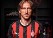 Luka Modric Resmi Berseragam AC Milan