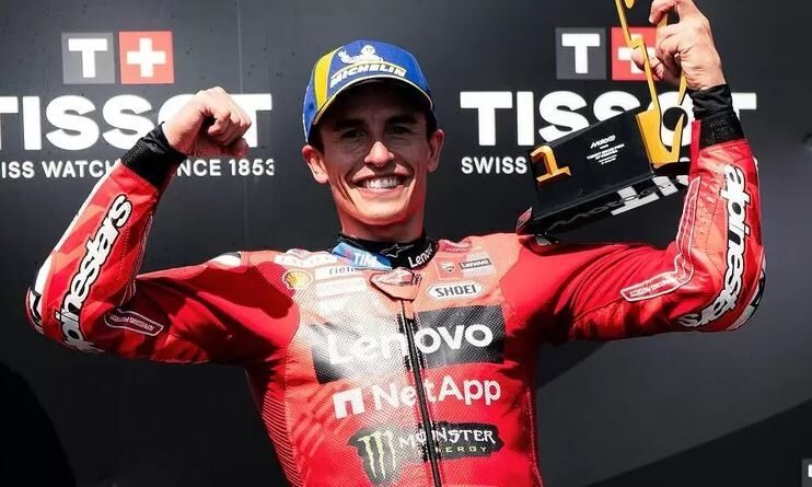 Marc Marquez Makin Perkasa!, Raih Kemenangan Kelima Beruntun dan Kukuhkan Dominasi di MotoGP 2025 1 DOMINASI— Dominasi Marc Marquez di pentas MotoGP 2025 belum terbendung. Pembalap tim Ducati itu kembali unjuk gigi dengan merebut kemenangan kelima secara beruntun usai tampil superior di Grand Prix Ceko, Minggu (20/7).