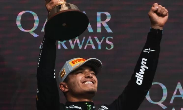 Lando Norris Juara di Silverstone, Manfaatkan Penalti Oscar Piastri dalam Balapan Dramatis dan Basah 1 Lando Norris