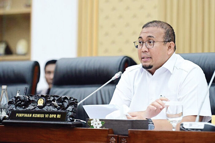 Dongkrak Pendapatan Telkomsel, Andre Rosiade Dorong Telkom Ciptakan Bisnis Data Center 1 BISNIS DATA CENTER— Wakil Ketua Komisi VI DPR RI Andre Rosiade mendorong agar PT Telkom Indonesia sebagai holding (induk) berani menciptakan bisnis baru salah satunya bisnis data center, saat Rapat Dengar Pendapat (RDP) Komisi VI dengan PT Telkom Indonesia, Rabu (2/7) lalu.