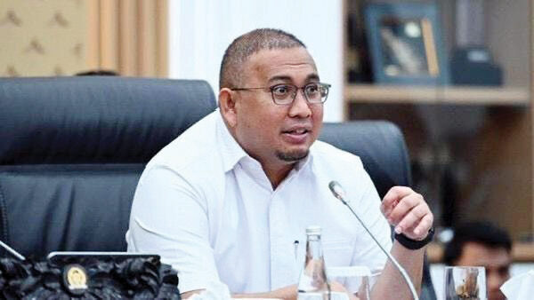 Andre Rosiade Ingatkan Menteri Budi Arie Soal Koperasi Merah Putih 1 RAPAT KERJA— Wakil Ketua Komisi VI DPR RI dari Fraksi Parati Gerindra Andre Rosiade, dalam rapat kerja bersama Kementerian Koperasi di Gedung DPR RI pada Rabu (9/7).