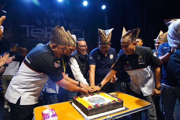 Perayaan Satu Dekade Teruci Chaprendang dan Chaplaku, Berdampak Positif Bagi Kepariwisataan Tanah Datar 1 ANNIVERSARY SATU DEKADE— Bupati Tanah Datar Eka Putra menghadiri kegiatan puncak perayaan Anniversary Satu Dekade Teruci Chaprendang dan Chaplaku yang terselenggara di Bumi Perkemahan, Pagaruyung, Sabtu (28/6) malam.