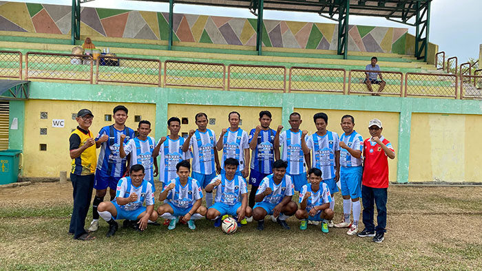 Laga Pembuka Nagari Baringin Cup I 2025, Bukit Gombang Tundukan Lantai Batu 3-2 1 MENANG— Tim Jorong Bukit Gombak berhasil mengatasi perlawanan Tim Lantai Batu dengan skor 3-2.