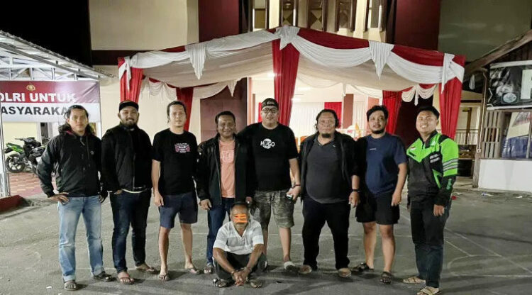 Bejat! Nelayan Cabuli 4 Anak, Beraksi di Tempat Rental PlayStation, Modusnya Korban Diberi Jajan Rp 10 Ribu 1 CABUL— Pelaku RN (54) yang tega mencabuli empat anak diamankan jajaran Satreskrim Polres Padangpanjang.
