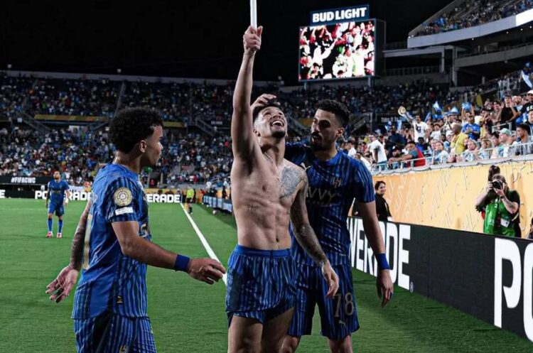 Manchester City Tersingkir dari Piala Dunia Antarklub, Al Hilal Menang Dramatis 4-3 1 SELEBRASI— Selebrasi pemain Al Hilal usai mencetak gol ke gawang Manchester City pada laga babak 16 besar Piala Dunia Antarklub 2025, Selasa (1/7) dini hari WIB.