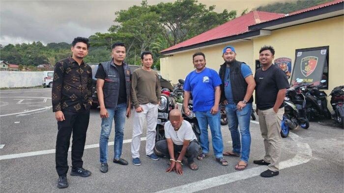 Kakek Jep Curi Motor di Puskesmas 1 CURI MOTOR— Pelaku (67) ditangkap jajaran Satreskrim Polres Padangpanjang
atas kasus pencurian sepeda motor.