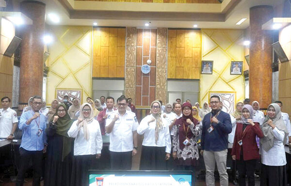 Data Berkualitas Jadi Fondasi Terwujudnya Kota Pintar dan Sehat 1 PELATIHAN ANALISIS DATA— Plh Sekretaris Daerah Kota Padang, Corri Saidan saat membuka kegiatan pelatihan analisis data statistik sektoral dalam konteks GSBPM dan konfirmasi data Pemerintah Kota (Pemko) Padang, di Abu Bakar Jaar, Rabu (2/7).