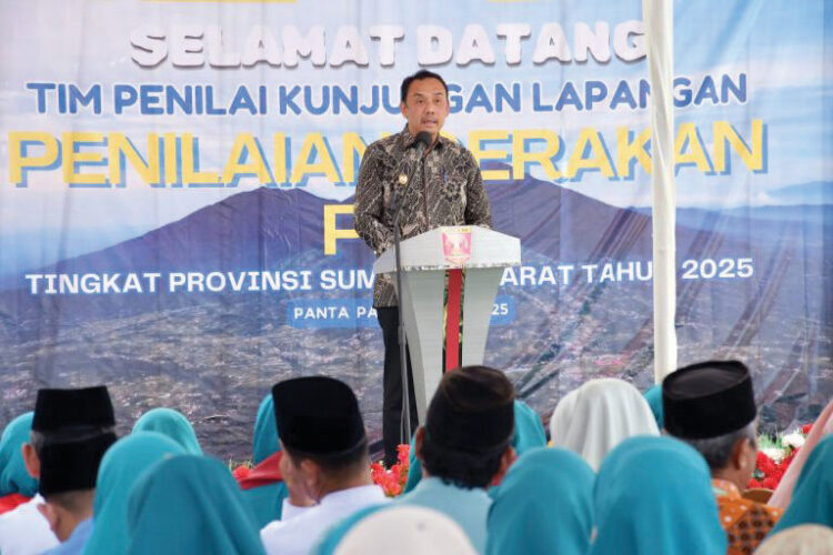 PKK Nagari Panta Pauah Masuk 6 Besar Penilaian Gerakan PKK Sumbar 1 MENYAMBUT— Wabub Agam, Muhammad Iqbal menyambut kedatangan tim penilai Gerakan PKK Sumbar yang tengah melakukan kunjungan lapangan ke Nagari Panta Pauh, Jumat (25/7).