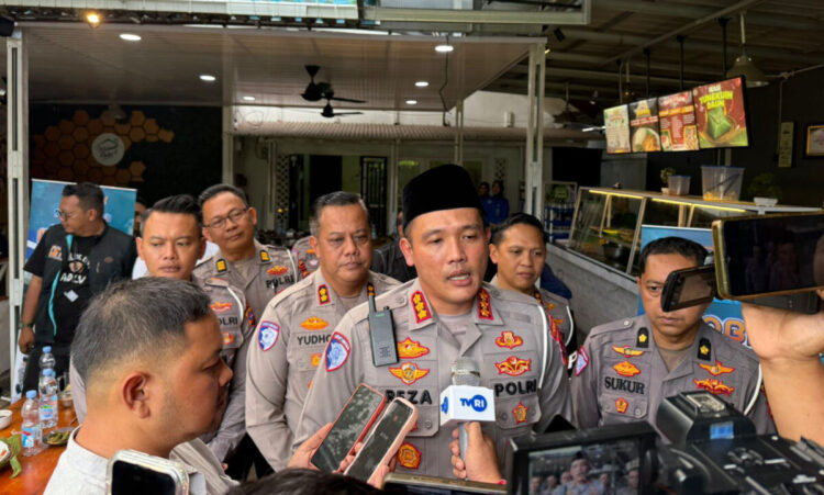 Operasi Patuh Singgalang 2025 Dimulai 14 Juli, Ditlantas Polda Sumbar Fokuskan Edukasi dan Pencegahan Laka Lantas 1 WAWANCARAā Dirlantas Polda Sumbar, Kombes Pol Reza Chairul Akbar saat diwawancarai wartawan.