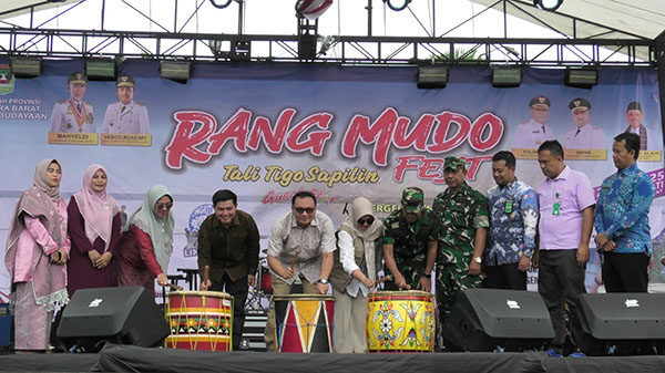 Dinas Kebudayaan dan DPRD Sumbar, Gelar Festival Rang Mudo Tali Tigo Sapilin di Pasbar 1 Gelar Festival Rang Mudo Tali Tigo Sapilin di Pasbar