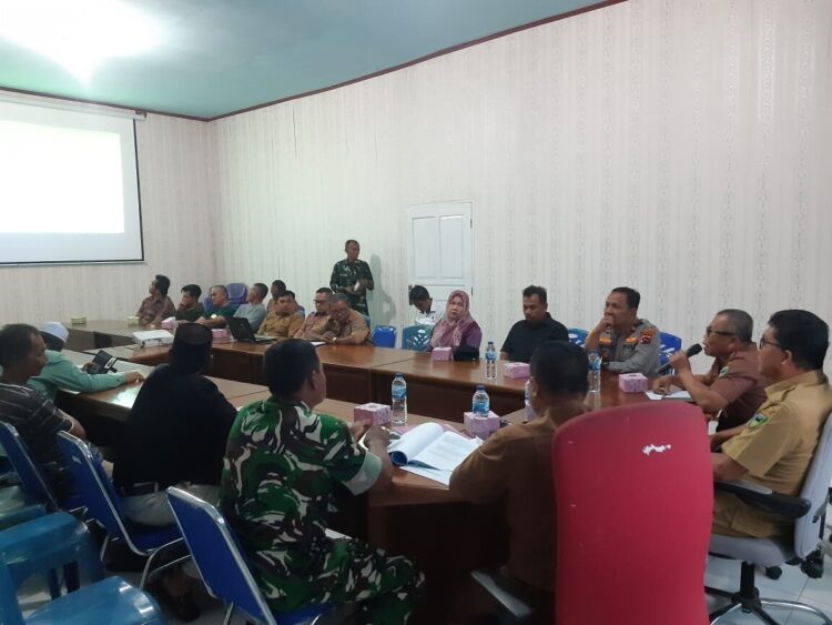 Gelar Rapat Bersama Forkopimca Ranah Pesisir, Warga Minta Cafe Intan Ditutup 1 PENUTUPAN KAFE— Warga di Kecamatan Ranah Pesisir, Kabupaten Pesisir Selatan melakukan rapat dengan Forkopimca Ranah Pesisir menindaklanjuti permintaan penutupan kafe yang membuat resah warga.