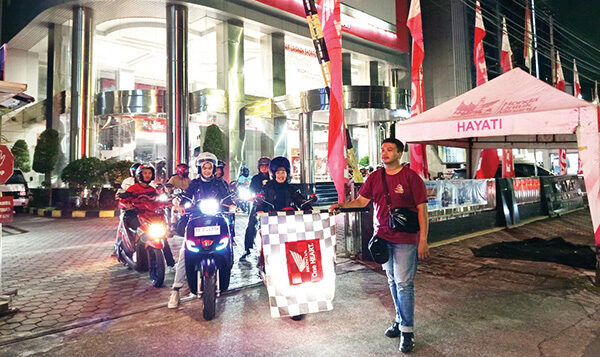 Nocturnity Riding, Honda Hayati Padukan Touring Malam dan Silaturahmi Komunitas 1 NOCTURNITY RIDING— PT.Hayati Pratama Mandiri (HPM) selaku Main Dealer Sepeda Motor Honda Sumatera Barat Bersama Asosiasi Honda Sumatera Barat (AHSB) menggelar kegiatan Nocturnity Riding, Sabtu (12/7).
