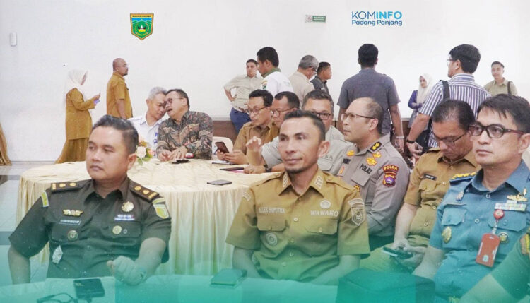 Wawako Allex Saputra Hadiri Rakor Program Makan Bergizi Gratis di Auditorium Gubernuran 1 HADIRI RAKOR— Wawako Padang Panjang Allex Saputra saat menghadiri rakor Program Makan Bergizi Gratis di Auditorum Gubernuran Sumbar.