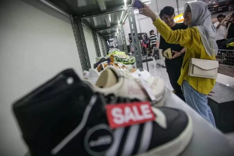 ILUSTRASI—Ekonomi lesu berdampak pada daya beli masyarakat.