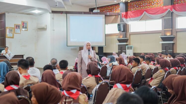 Bagian Tanggungjawab Sebagai Orang Tua, GOW Kabupaten Solok Gelar Solialisasi dan Seminar Pencegahan LGBT 1 ARAHAN—Ketua TP PKK kabupaten Solok sekaligus penasehat GOW Kabupaten Solok Ny. Nia Jon Firman Pandu memberikan arahan